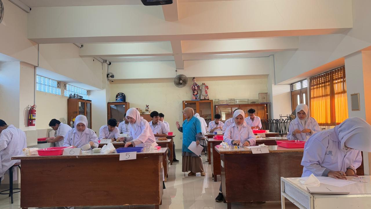 Ujian praktikum Biologi kelas XII MIPA 3